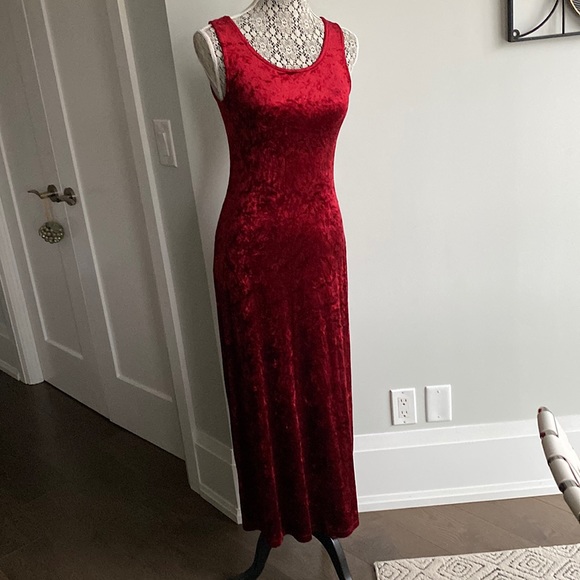 Red Velvet Dress - Picture 1 of 3